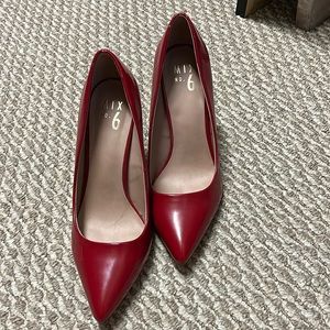 Never worn beautiful red heels